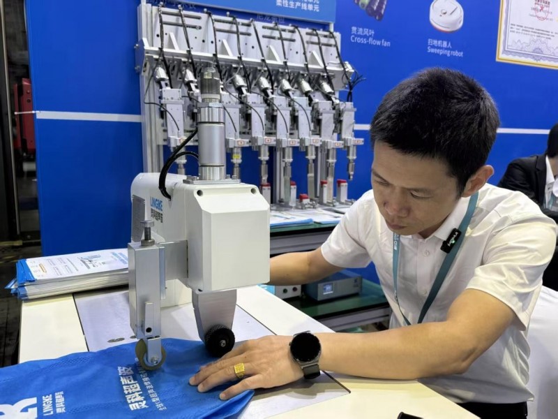 CHINAPLAS 2026 炸场!灵科超声波凭啥让全球客商挤爆展位?(图6) CHINAPLAS 2026 炸场!灵科超声波凭啥让全球客商挤爆展位?(图6)
